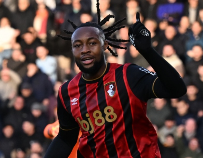 曼聯(lián)引援塞梅尼奧：堅守薪資結(jié)構(gòu)，競爭態(tài)勢復(fù)雜